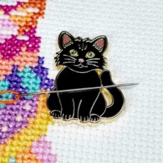 Meloca Designs Cat Needle Minder for Cross Stitch, Embroidery, Sewing, Quilting, Needlework, Dressmaking and Haberdashery