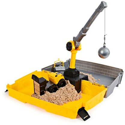 Kinetic Sand Construction Site Folding Sandbox Playset with Vehicle and 907g Kinetic Sand, for Kids Aged 3 and Up - Image 4