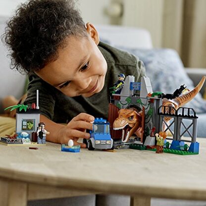 LEGO Juniors Escape The Tyrannosaurus 10758 (150 Pieces) - Image 3