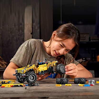 LEGO Technic 42122 - Jeep Wrangler Rubicon (665 pieces) NEW 2021 - Image 4