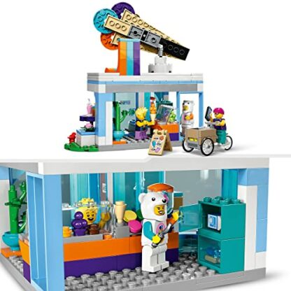 Lego 60363 City Eisdiele, Spielzeug-Laden für Kinder ab 6 Jahren, Set mit 3 Minifiguren mit lustigem Zubehör und einem Lastenrad, Geschenk zum Geburtstag für Jungen und Mädchen 4 Lego 60363 City Eisdiele, Spielzeug-Laden für Kinder ab 6 Jahren, Set mit 3 Minifiguren mit lustigem Zubehör und einem Lastenrad, Geschenk zum Geburtstag für Jungen und Mädchen - Image 4
