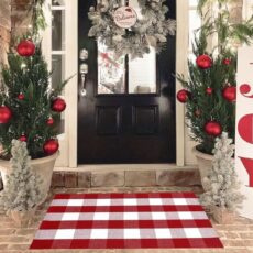 Red and White Plaid Rug, Christmas Outdoor Front Door Decor Mat, Cotton Washable Hand-Woven Rug for Layered Doormat, New Year Christmas Carpet for Porch, Entryway (Red & White Plaid, 43" L x 28" W)