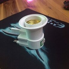 Xoeryoy UK Plug E27 Wall Screw Base Light Bulb Lamp Socket Holder Adapter Converter.